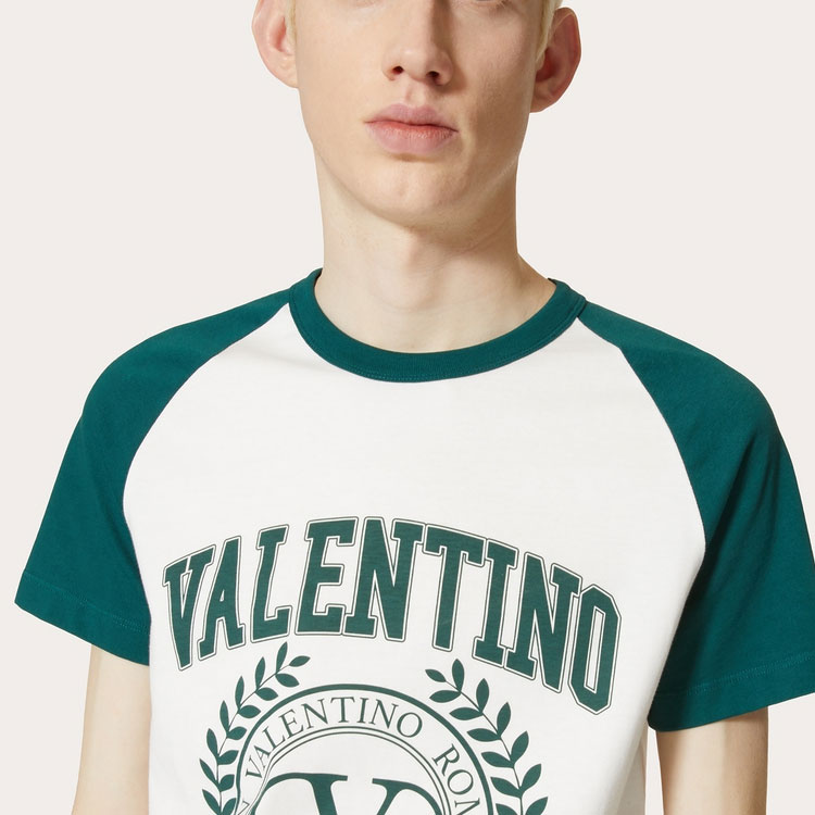 Valentino FW23 Multicolor Logo Print Crewneck T-Shirt for Men 3V3MG11Z9J5I81 圖 6