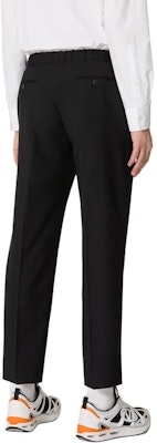 Valentino FW24 Pantalones Casuales Negros Plisados con Cordón Ajustable. 5V3RB52225S0NO Lookbook Valentino FW24 Pantalones Casuales Negros Plisados con Cordón Ajustable. 5V3RB52225S0NO