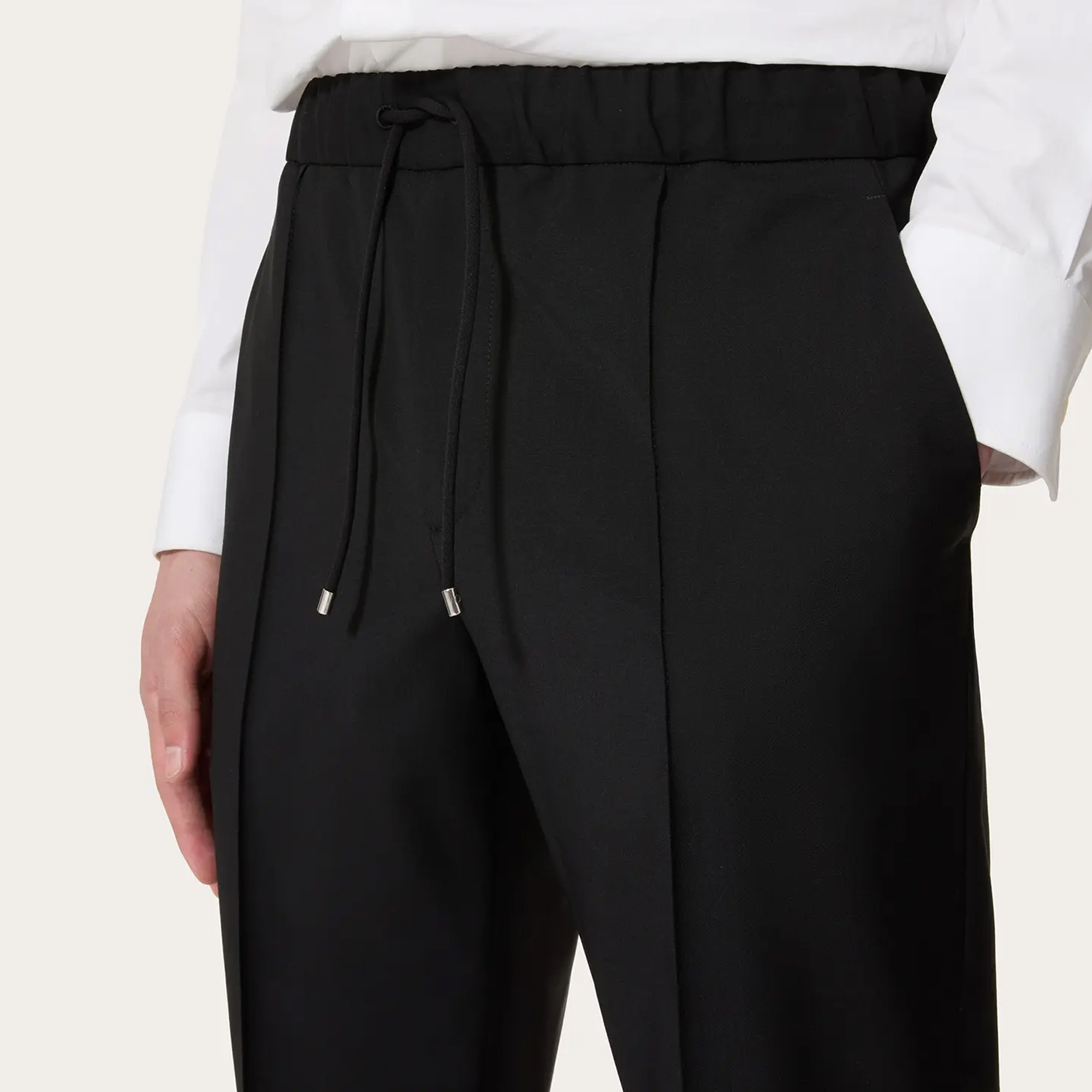 Details for Valentino FW24 Pantalones Casuales Negros Plisados con Cordón Ajustable. 5V3RB52225S0NO