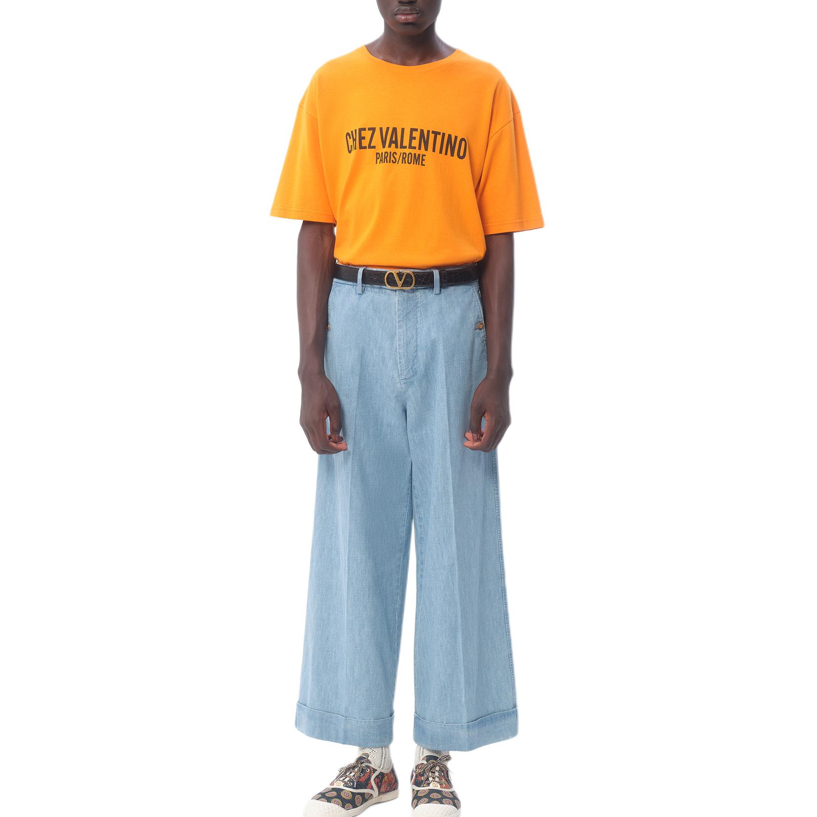 Shop Valentino FW24 Kaos Pendek Logo Oranye. 6V3MG16PAPG146