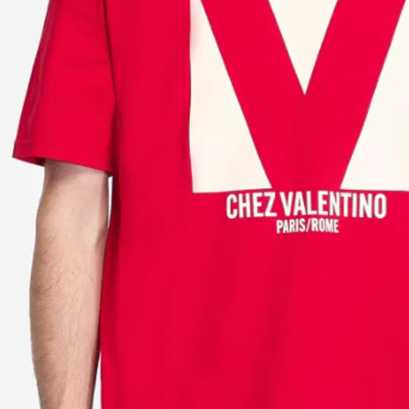 Sizing 발렌티노 FW24 레드 오버사이즈 로고 크루넥 티셔츠. 6V3MG16PAQ9157