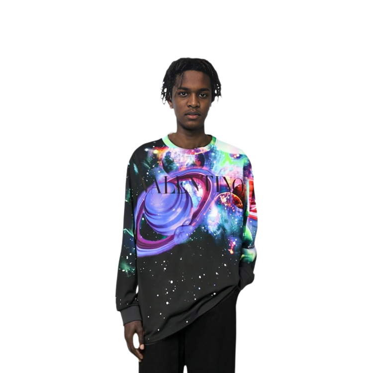 Purchase Sudadera Valentino Galaxy Estampada Cuello Redondo Hombre Negra. WV3MF19L-7LU-U03