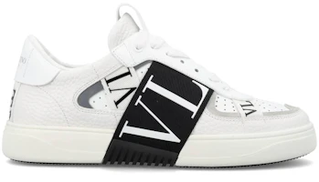 Shop Valentino JW Anderson x Converse Chuck Taylor All-Star 'Hitam Putih' 1W2S0V66WRQ24P