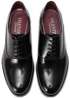 Shop Sepatu Kulit Valentino 'Black Fashion' Pria Elegan 2Y2S0G78SMU0NO