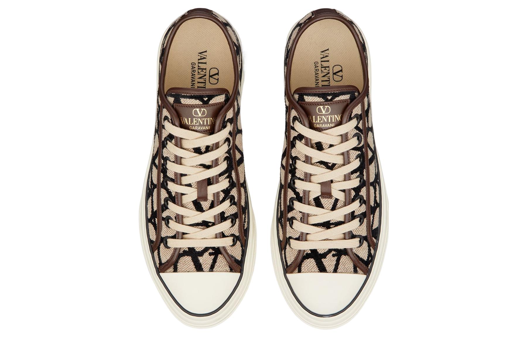 Shop 华伦天奴低帮蕾丝皮革运动鞋‘米色黑色’ 2Y0S0H02RWC6ZN