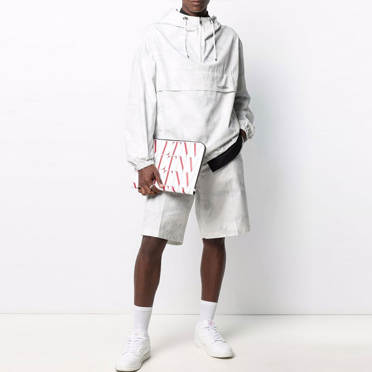 Lookbook Valentino Logo Letter Print Sweatshirt Putih WV3CJG407N5M53