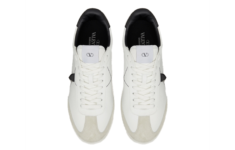 Shop ヴァレンティノ スタッズ スニーカー (黒×白) 2Y2S0G51TUFQ1X