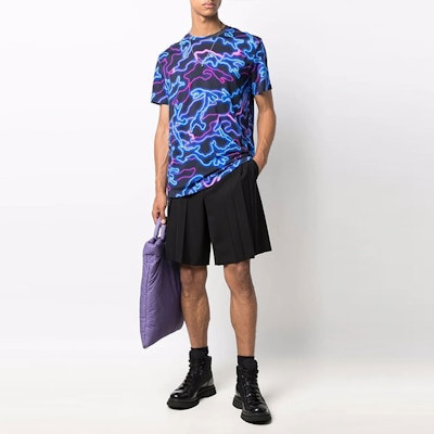 Camiseta Azul Marino Valentino con Logo Multicolor - Moda Tee XV3MG10V85TN36 Lookbook Camiseta Azul Marino Valentino con Logo Multicolor - Moda Tee XV3MG10V85TN36