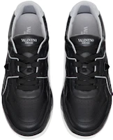 Shop 華倫天奴Valentino Garavani One Stud 低幫小牛皮運動鞋 黑色