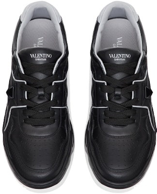 발렌티노 원 스터드 로우 '블랙 그레이' WY2S0E71-NWN-00A Shop 발렌티노 원 스터드 로우 '블랙 그레이' WY2S0E71-NWN-00A