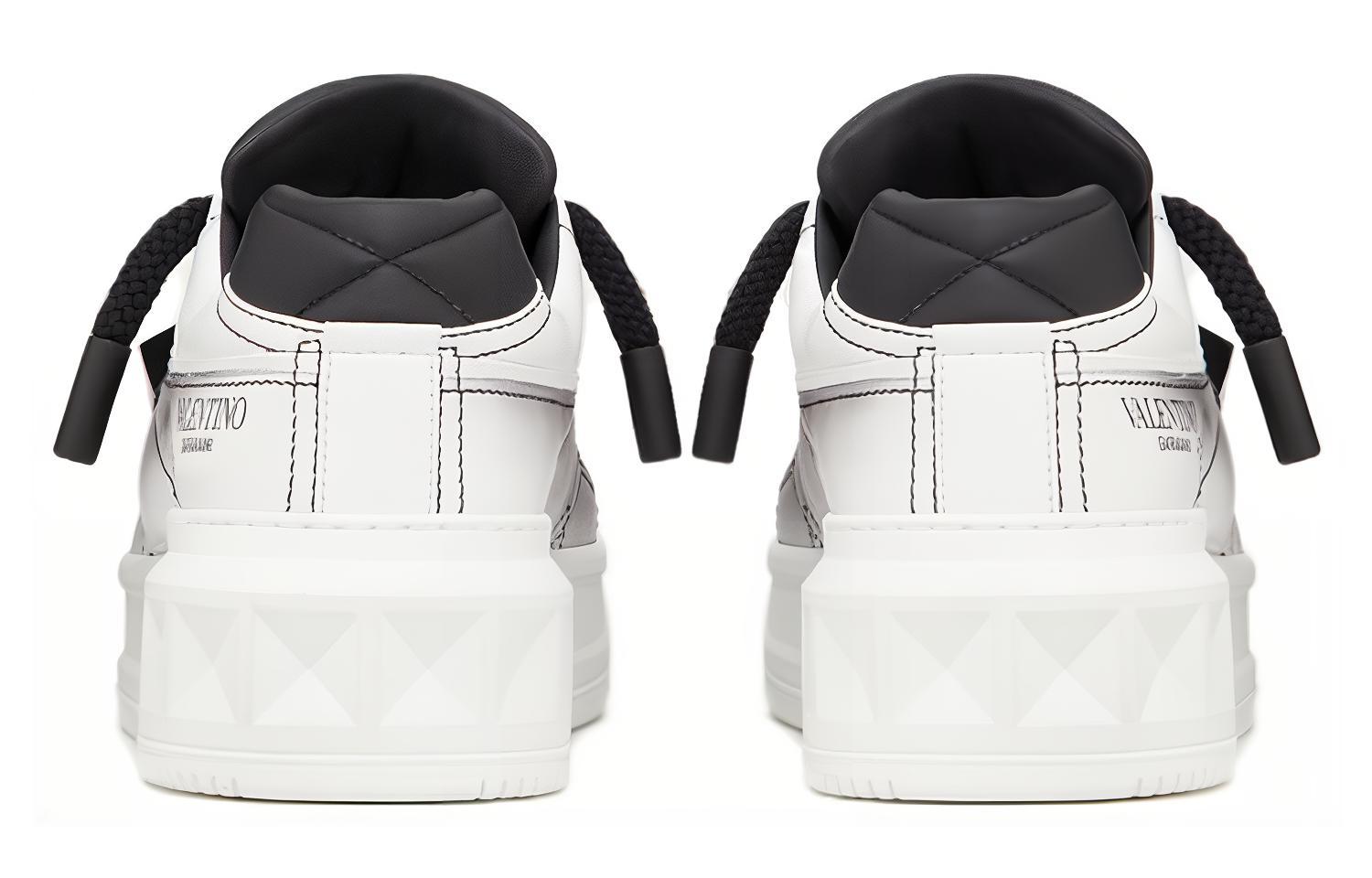 Shop ヴァレンティノ ワンスタッド ロー "ブラックホワイト" 3Y0S0G37YWMA01