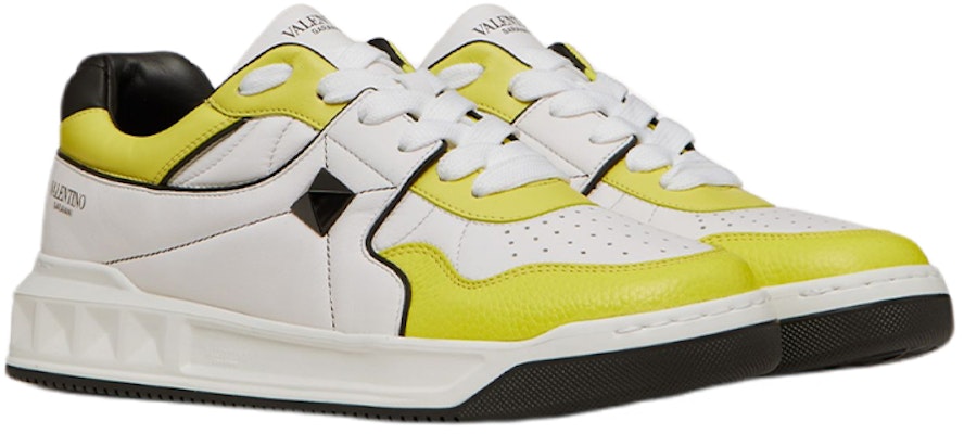 Valentino One Stud Rendah 'Putih Kuning' XY2S0E71-NWN-Z00 Lookbook Valentino One Stud Rendah 'Putih Kuning' XY2S0E71-NWN-Z00