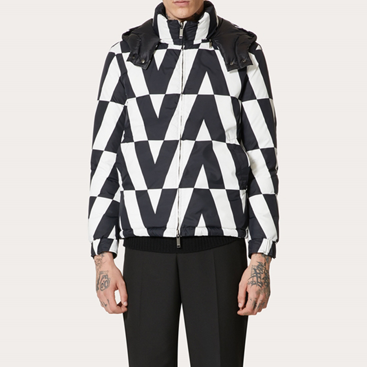 Sizing Chaqueta Reversible Valentino de Plumas para Hombre - Negro/Blanco. WV0CNA337WPT26