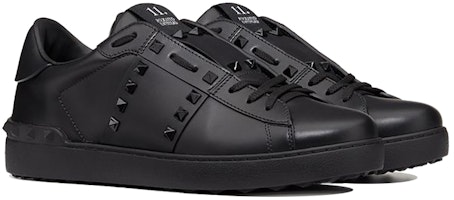 Valentino 華倫天奴 Rockstud Untitled 同色鉚釘 防滑耐磨 低筒休閒板鞋 黑色 Lookbook Valentino 華倫天奴 Rockstud Untitled 同色鉚釘 防滑耐磨 低筒休閒板鞋 黑色