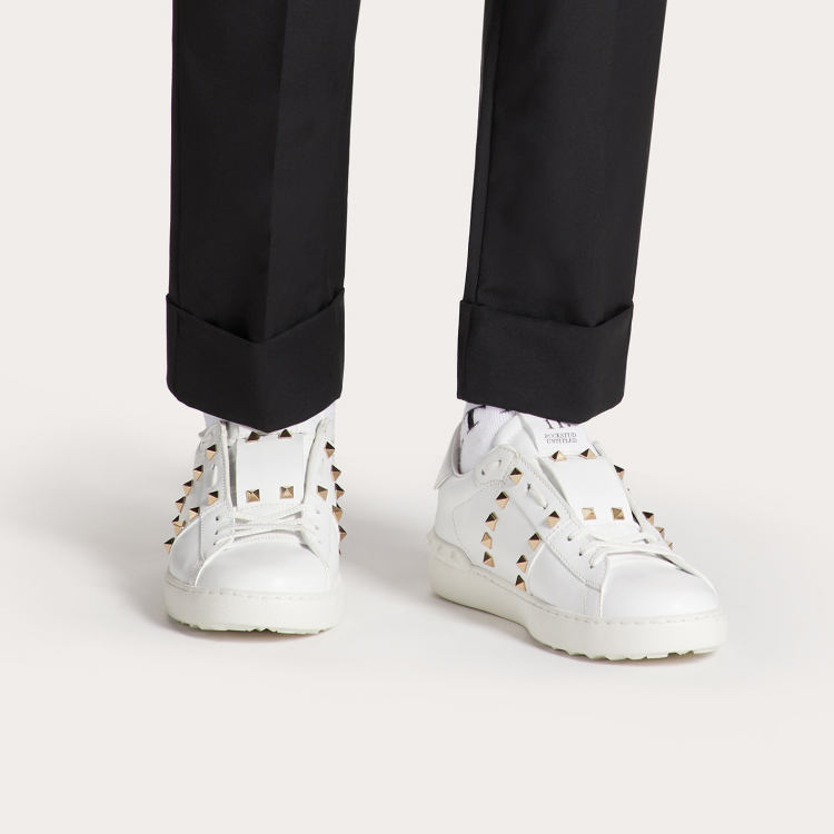 Details for 발렌티노 락스터드 언타이틀드 '화이트' SY2S0931BHS0BO