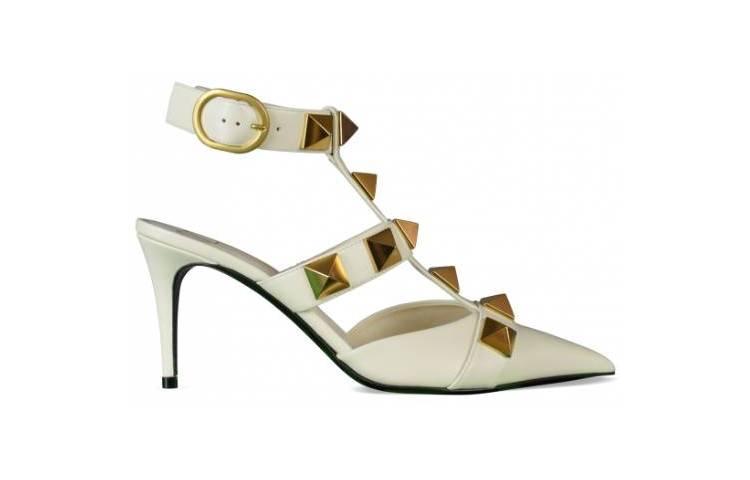 Shop Valentino Roman Stud Pumps 'Putih' WS0CB2ZWMBLANC8