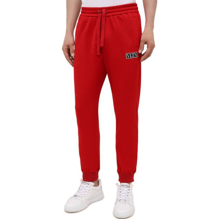 Shop Valentino Celana Panjang Logo Solid Merah. WV3MD03E7ML157