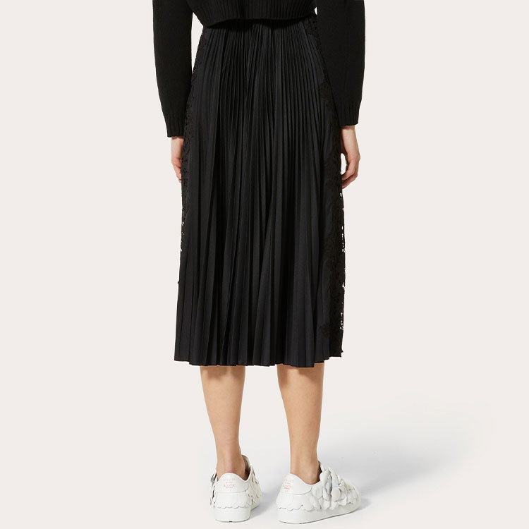 Shop Valentino SS21 Rok Hitam Logo Lipit Cut-Out Midi. VB3MD02T668N01