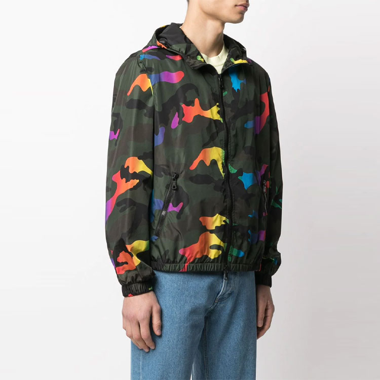 Purchase Valentino 2021春夏迷彩印花连帽外套。 VV3CI36872133H