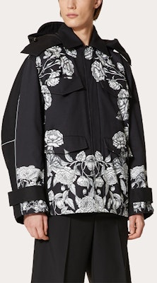 Valentino SS21 Jaket Hoodie Cetakan Bunga Gelap Hitam WV3CJF957J9U04 Lookbook Valentino SS21 Jaket Hoodie Cetakan Bunga Gelap Hitam WV3CJF957J9U04