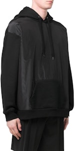 Valentino SS22 Hoodie Hitam dengan Logo Solid dan Desain Patchwork. XV0MF22L8GW0NO Purchase Valentino SS22 Hoodie Hitam dengan Logo Solid dan Desain Patchwork. XV0MF22L8GW0NO