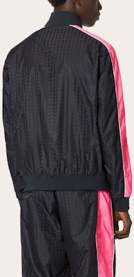 Valentino SS22 Jaket Trek Lengan Panjang Logo Jacquard Hitam. XV3CII3480UAB4 Details for Valentino SS22 Jaket Trek Lengan Panjang Logo Jacquard Hitam. XV3CII3480UAB4