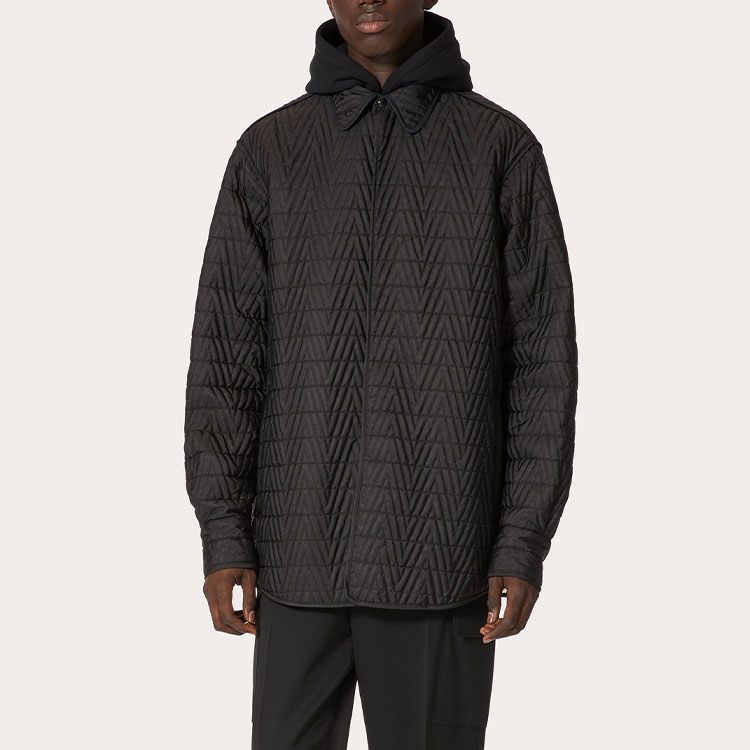 Shop Chaqueta de Plumas Negra de Manga Larga Valentino SS22. XV3CIA997130NO