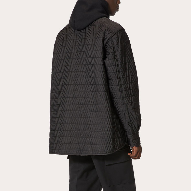 Purchase Chaqueta de Plumas Negra de Manga Larga Valentino SS22. XV3CIA997130NO