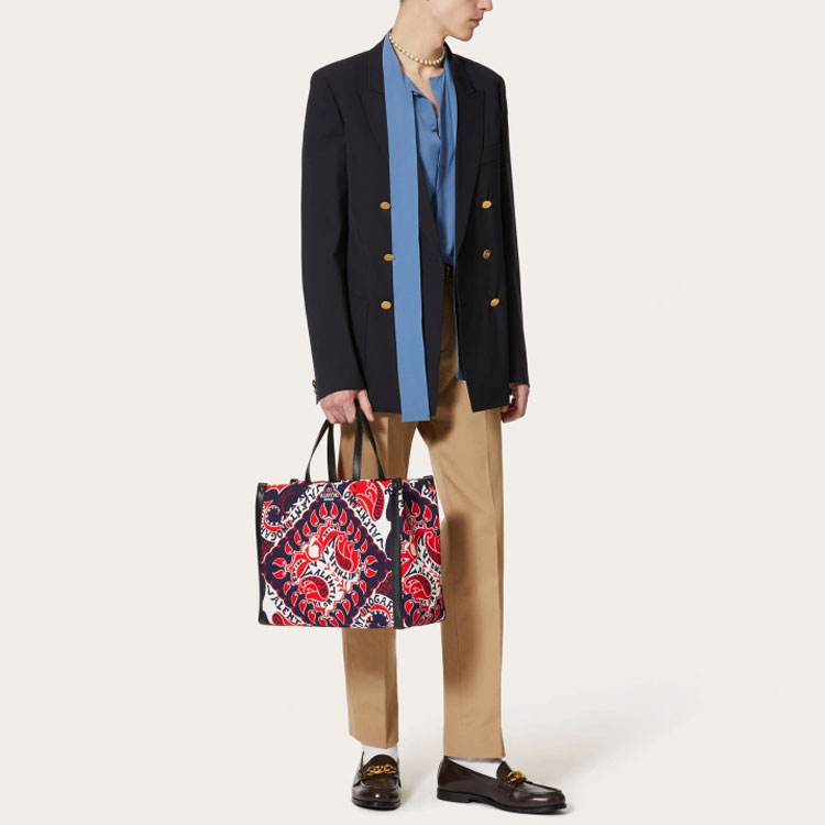 Lookbook ヴァレンティノ SS22 ネイビーブルー ダブルブレスト ブレザージャケット 1V3CED956DP598