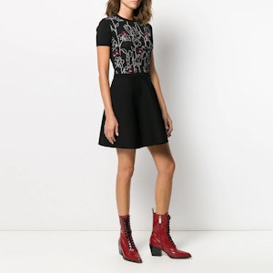 발렌티노 SS22 블랙 립 자수 웨이스트 셔링 반소매 드레스 SB0KDA474YY0NO Shop 발렌티노 SS22 블랙 립 자수 웨이스트 셔링 반소매 드레스 SB0KDA474YY0NO