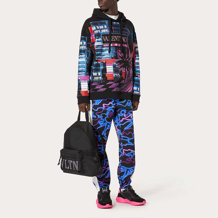 Lookbook 발렌티노 SS22 일렉트릭 시티 그래픽 후디 블랙. XV3MF18I85DZ47