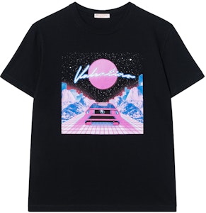 Valentino SS22 Kaos Print Grafis Lengan Pendek Hitam Pria XV3MG11H85H384 Buy Valentino SS22 Kaos Print Grafis Lengan Pendek Hitam Pria XV3MG11H85H384