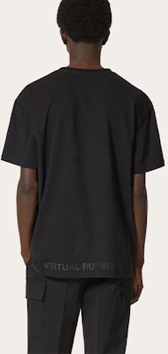 Valentino SS22 Camiseta Negra Gráfica de Manga Corta para Hombre. XV3MG11H85H384 Shop Valentino SS22 Camiseta Negra Gráfica de Manga Corta para Hombre. XV3MG11H85H384