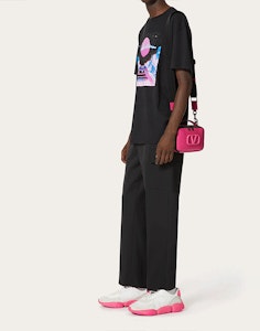 Valentino SS22 Kaos Print Grafis Lengan Pendek Hitam Pria XV3MG11H85H384 Purchase Valentino SS22 Kaos Print Grafis Lengan Pendek Hitam Pria XV3MG11H85H384