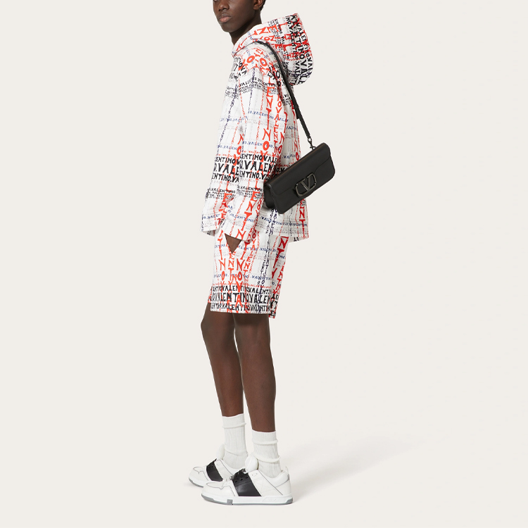 Lookbook Valentino SS22 字母印花白色短褲 時尚潮流 1V3MD03L8N76SE