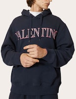 Valentino 男士SS22海軍藍標誌印花棉質連帽衫 XV3MF21K85LD98 Details for Valentino 男士SS22海軍藍標誌印花棉質連帽衫 XV3MF21K85LD98