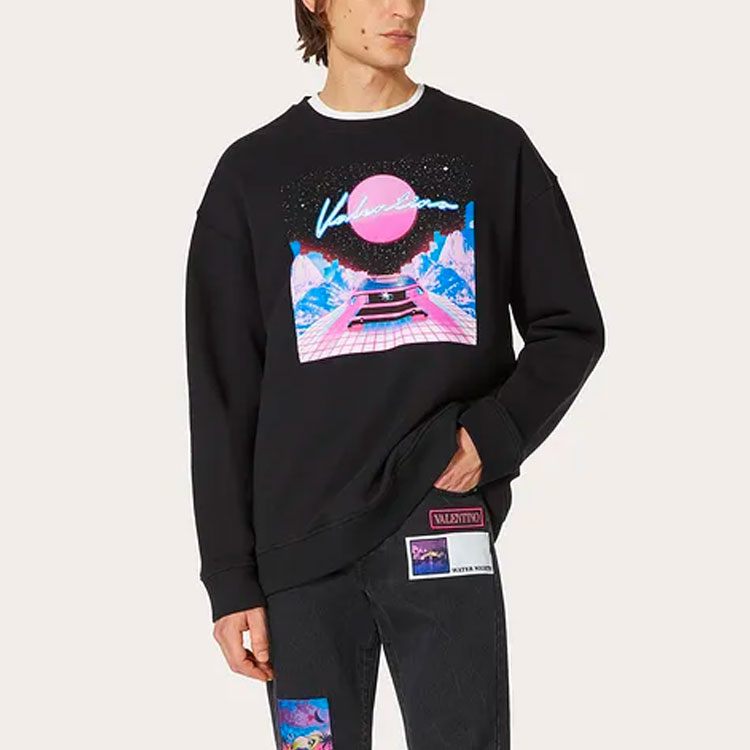 Lookbook Valentino SS22 Pullover Sweatshirt Hitam Fashion. XV3MF18W85F384