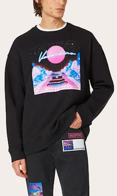 Valentino SS22 Pullover Sweatshirt Hitam Fashion. XV3MF18W85F384 Lookbook Valentino SS22 Pullover Sweatshirt Hitam Fashion. XV3MF18W85F384