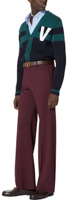 발렌티노 SS22 스트라이프 로고 자수 브이넥 니트 스웨터 그린 남성. 1V3KA02B8R17MX Purchase 발렌티노 SS22 스트라이프 로고 자수 브이넥 니트 스웨터 그린 남성. 1V3KA02B8R17MX