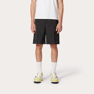 Valentino SS22 Vltn Tag Solid Color Bermuda Casual Shorts for Men. XV3RDA947VL0NO Shop Valentino SS22 Vltn Tag Solid Color Bermuda Casual Shorts for Men. XV3RDA947VL0NO