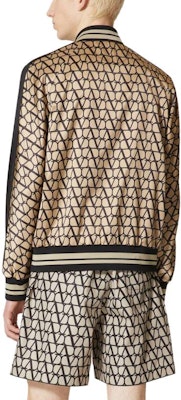 발렌티노 SS23 로고 프린트 봄버 재킷 베이지 색상. 3V3CI0A09HH-MYL Shop 발렌티노 SS23 로고 프린트 봄버 재킷 베이지 색상. 3V3CI0A09HH-MYL