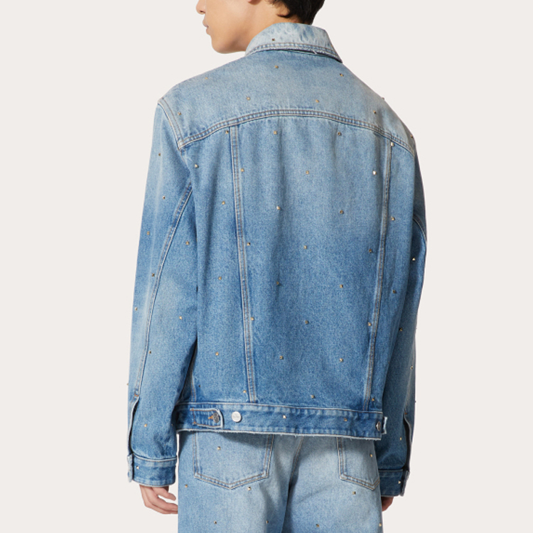 Shop Valentino SS23 蓝色铆钉牛仔夹克 - 长袖纽扣开衫 2V3DC02G93Q558