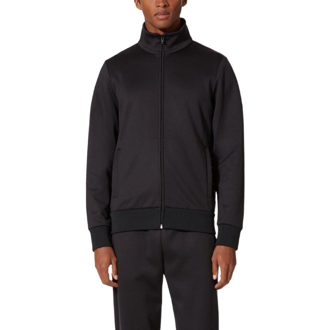 Lookbook Valentino SS23 Jaket Track Pria Hitam Berleher Tinggi Lengan Panjang dengan Studs. VMF25D95A0NO
