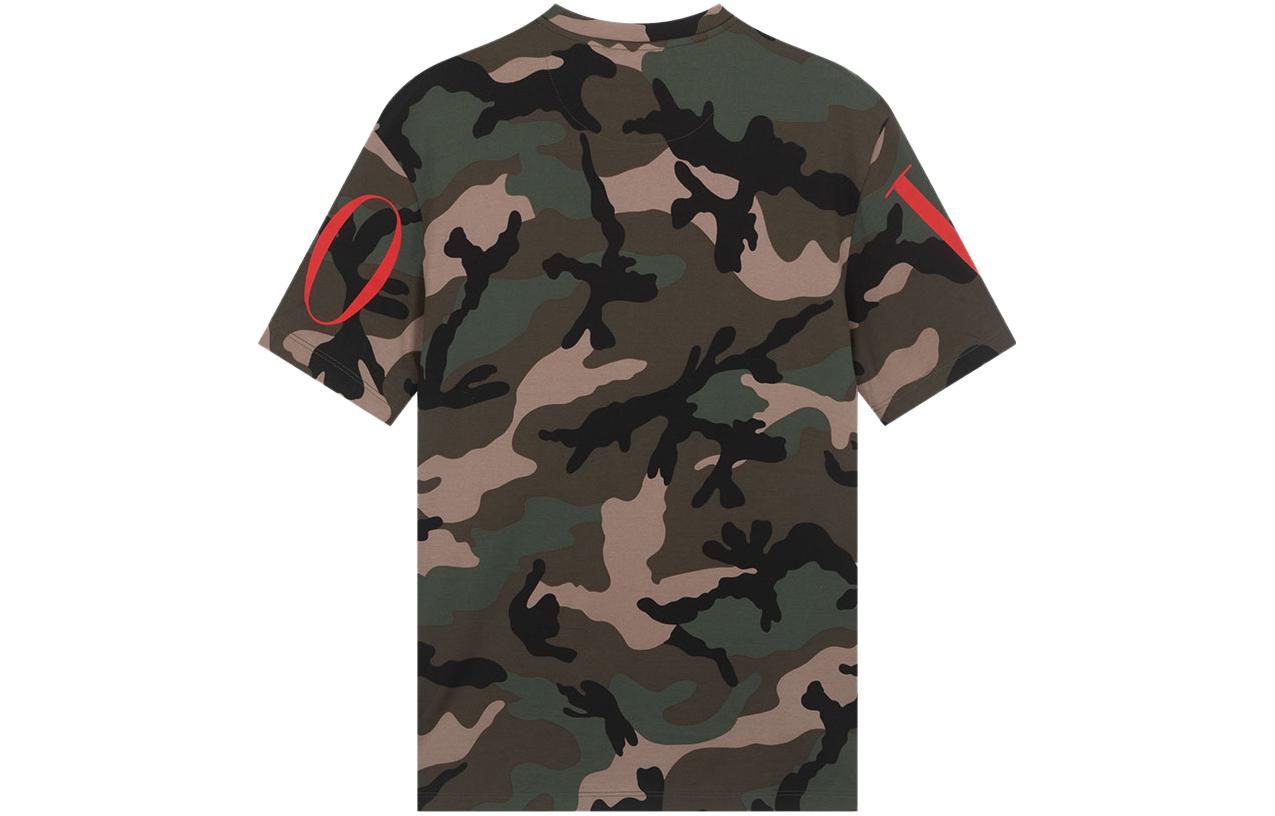 Lookbook Valentino SS23 Kaos Pria Camouflage Letter Print Crewneck. SV0MG04G5SL-J63