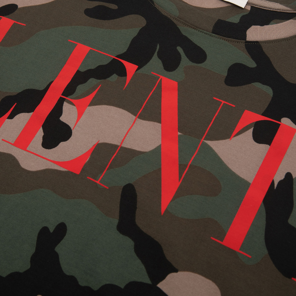 Details for Valentino SS23 Kaos Pria Camouflage Letter Print Crewneck. SV0MG04G5SL-J63