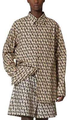 Valentino SS23 Baju Lengan Panjang Oversized Logo Cetak Lelaki Multicolor. 3V3ABA979GFMYL Lookbook Valentino SS23 Baju Lengan Panjang Oversized Logo Cetak Lelaki Multicolor. 3V3ABA979GFMYL