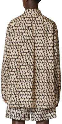 Valentino SS23 Baju Lengan Panjang Oversized Logo Cetak Lelaki Multicolor. 3V3ABA979GFMYL Shop Valentino SS23 Baju Lengan Panjang Oversized Logo Cetak Lelaki Multicolor. 3V3ABA979GFMYL