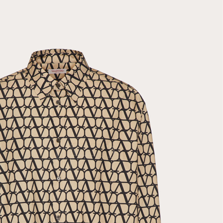 Sizing Valentino SS23 Baju Lengan Panjang Oversized Logo Cetak Lelaki Multicolor. 3V3ABA979GFMYL