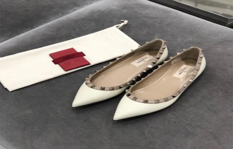 Valentino Stud Flat Valentino Stud Flat 'Brown' 'White Patent'
