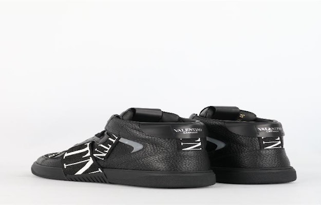 발렌티노 VL7N 미드탑 스니커즈 (블랙) WY2S0E03WRQ0NO Lookbook 발렌티노 VL7N 미드탑 스니커즈 (블랙) WY2S0E03WRQ0NO